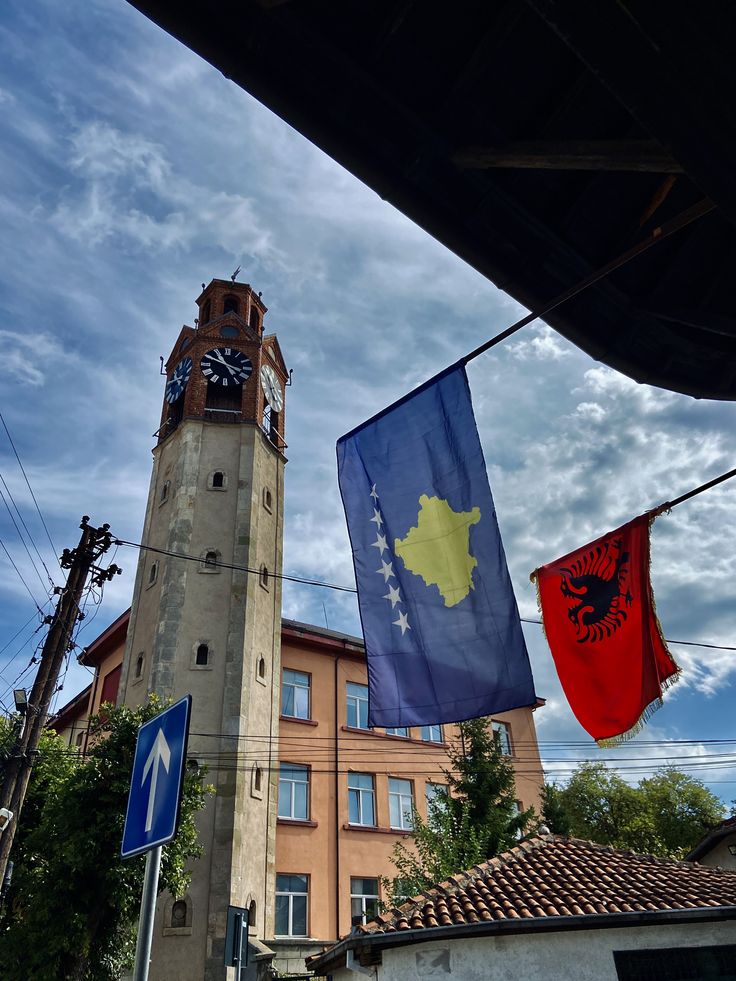 Kush e paguan krizën dhe kush merr vendime pa u prekur prej tyre?