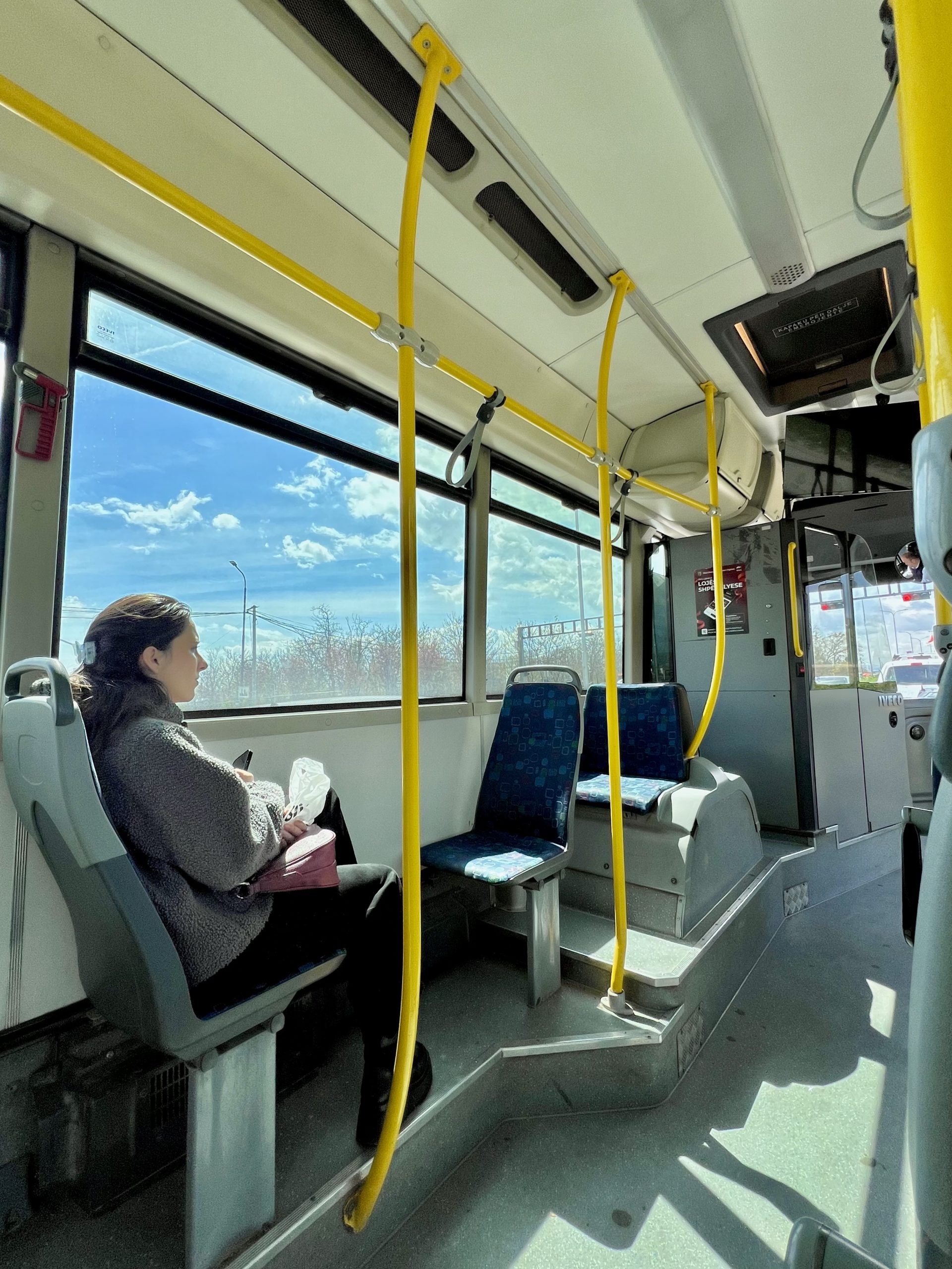 Bota të jep aq sa t’i kesh dhënë asaj